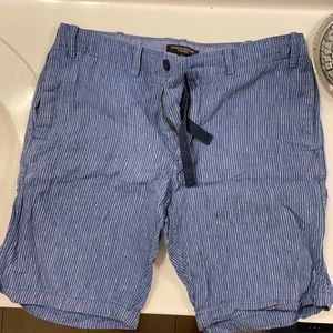Men’s banana Republic Aiden shorts size 32 linen